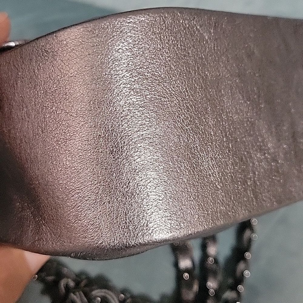 Metallic leather bag. - Picture 7 of 12